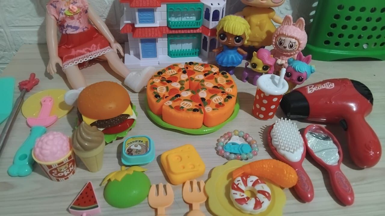 Продам пакет игрушек для девочки!