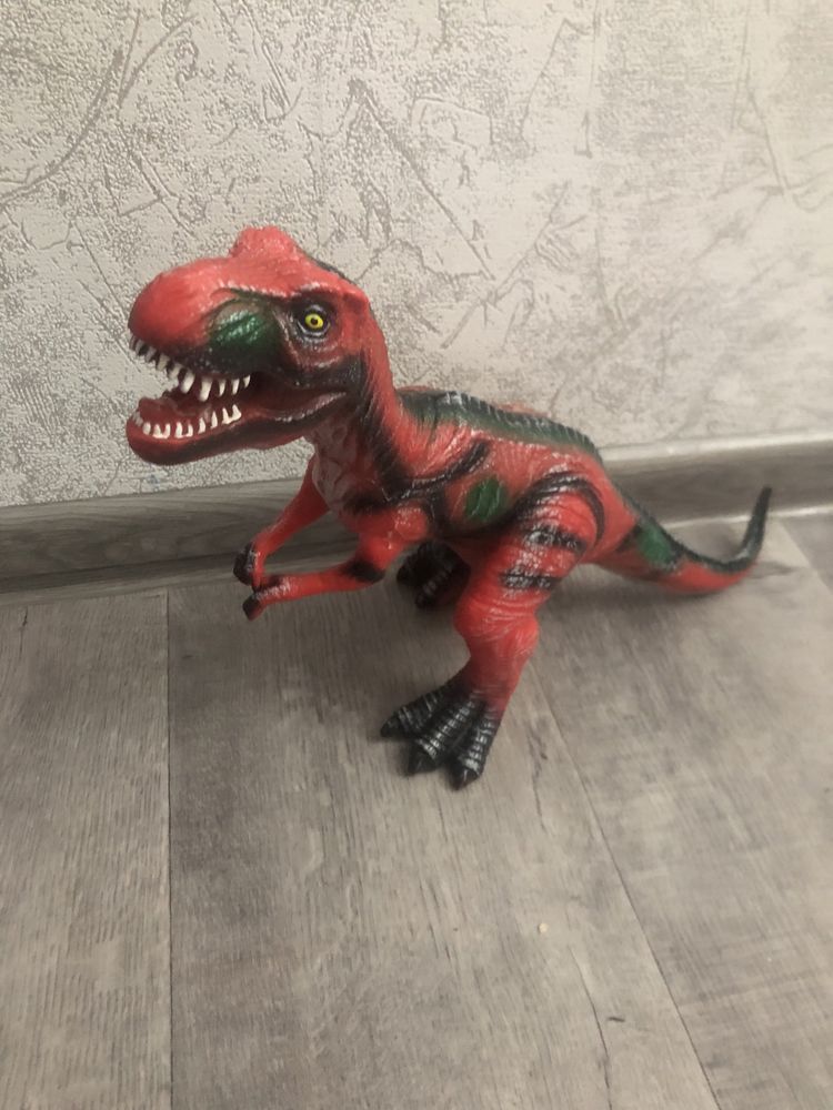 Динозавр игрушечный