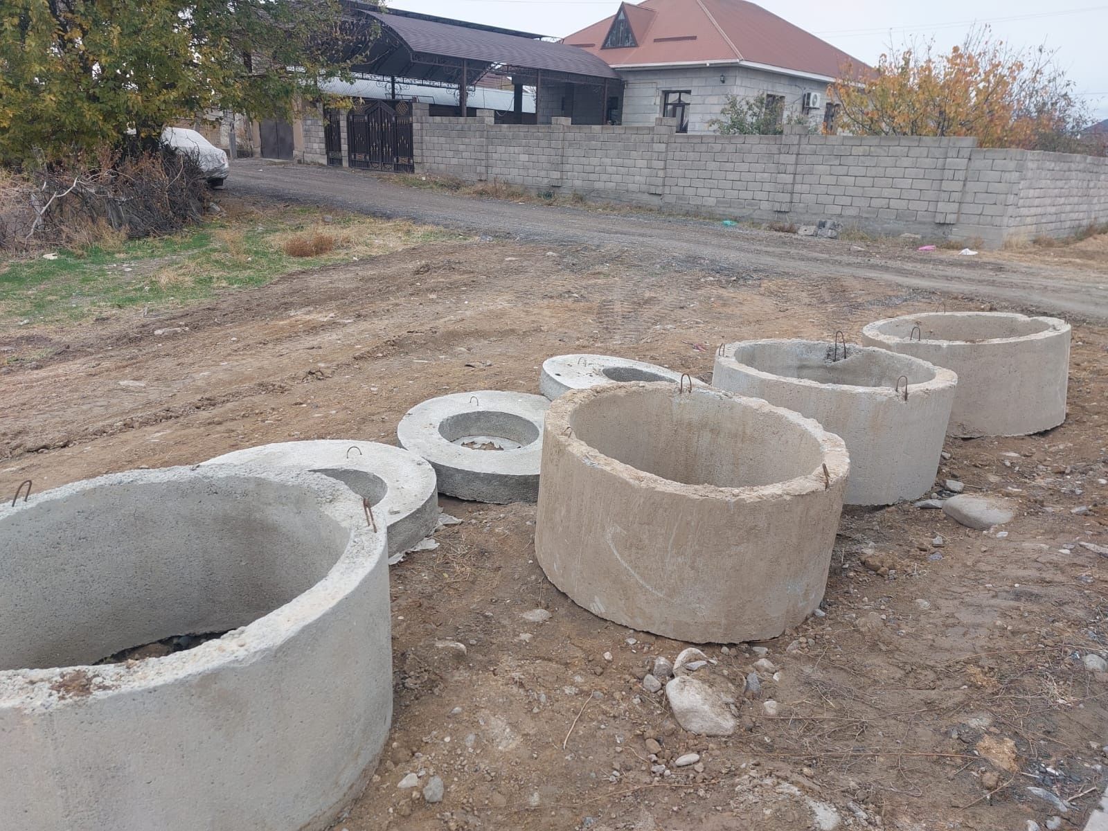 Подаётся Колцо для септик и для туалет с крышкой  в комплекте доставко