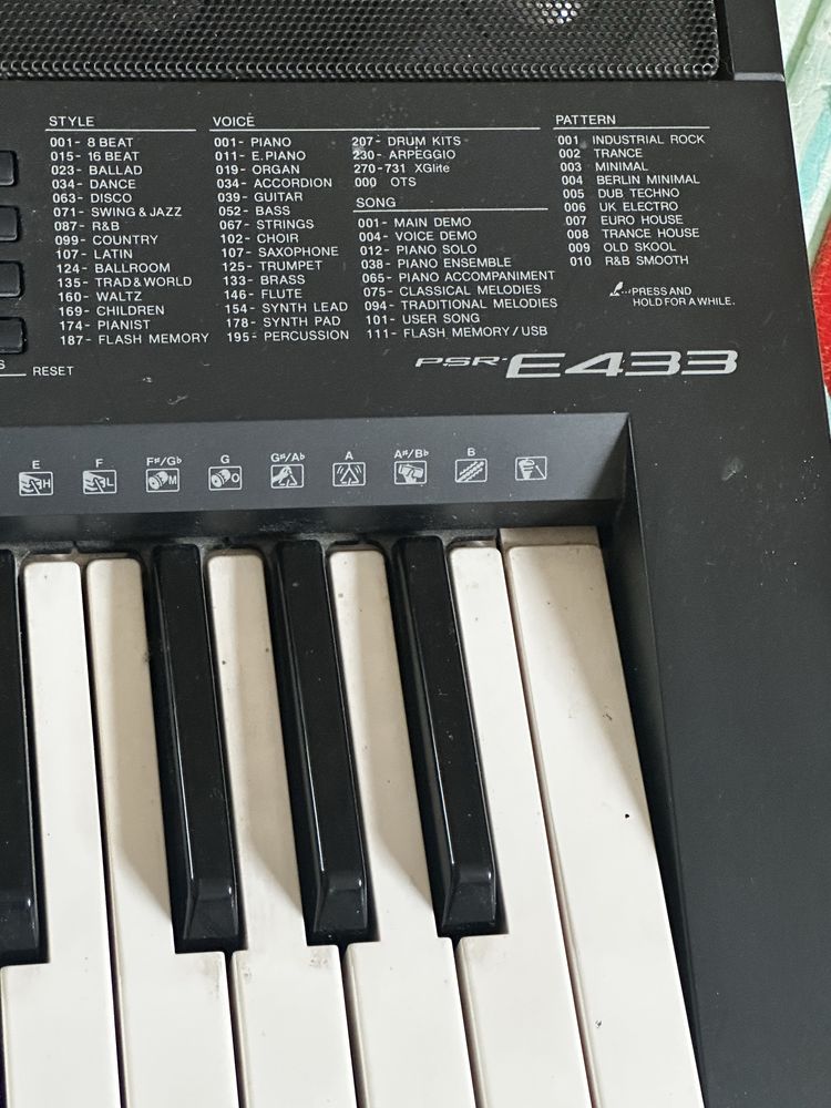 Синтезатор Yamaha psr e433