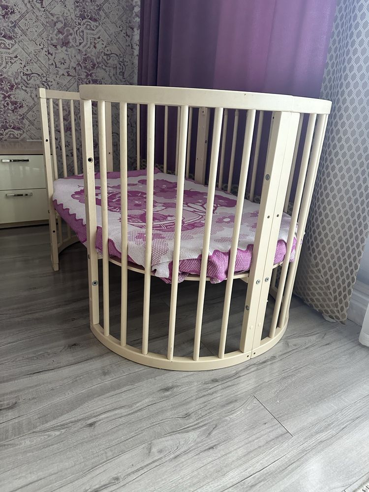 Продам овальную детскую кроватку