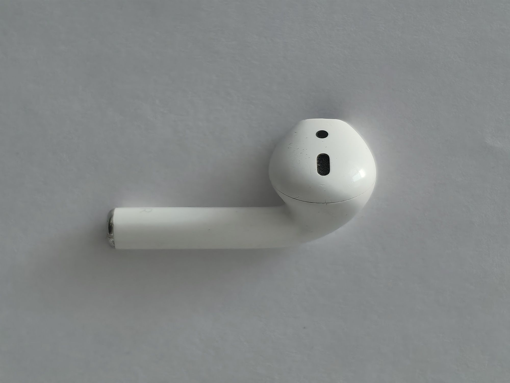 Продам правый наушник Air Pods 2