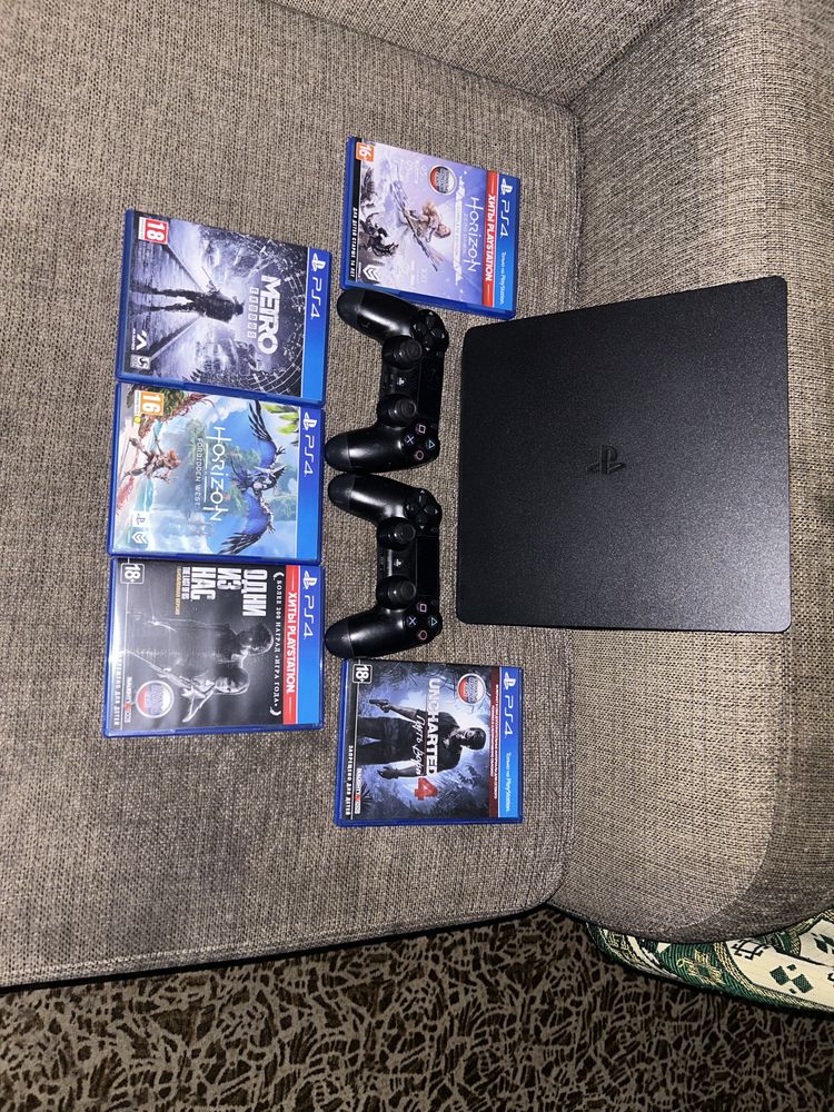 Продам Ps4 в идеальном состояние