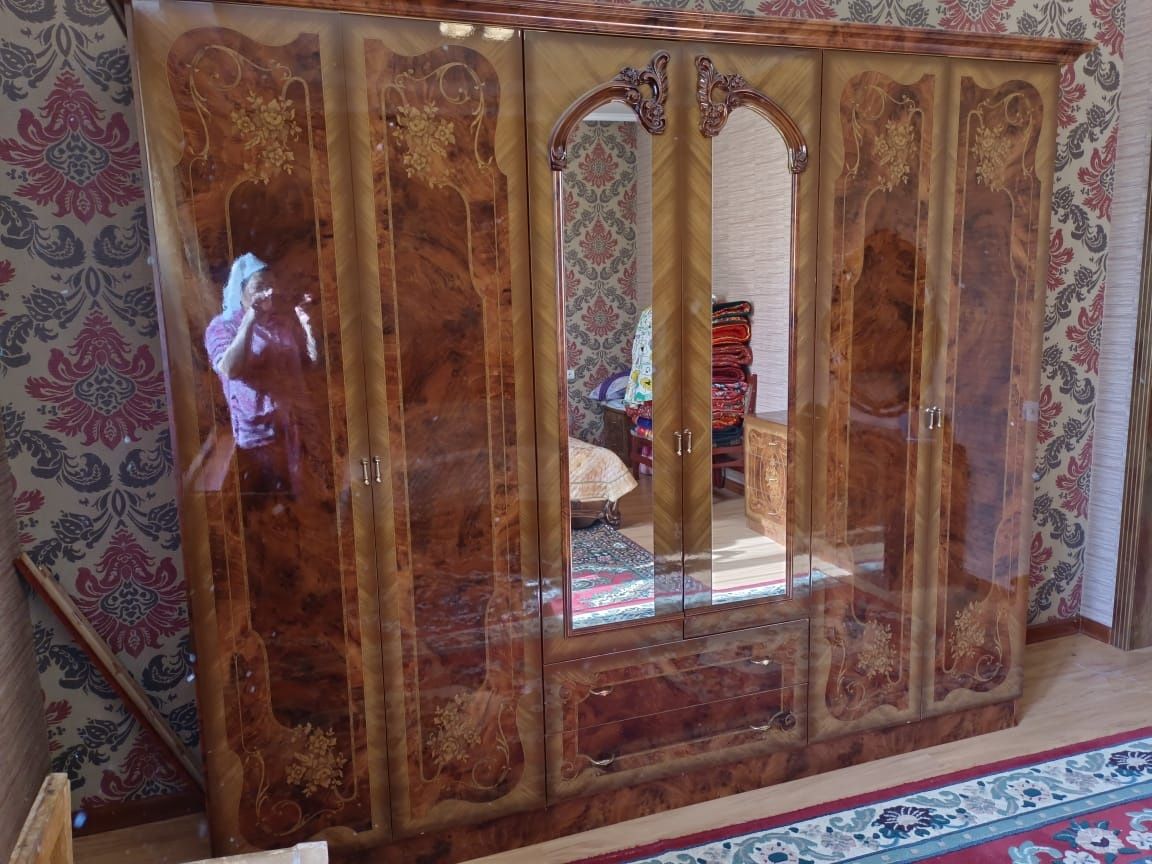 Спальный гарнитур шикарная
