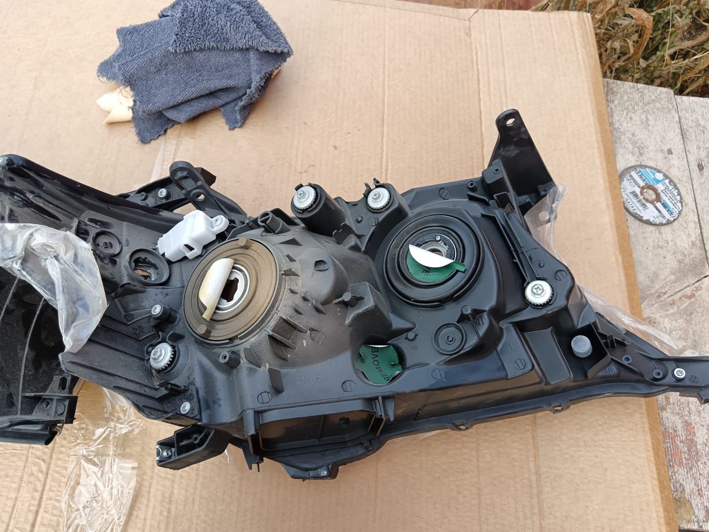 Продам фары Toyota Land Cruiser 200