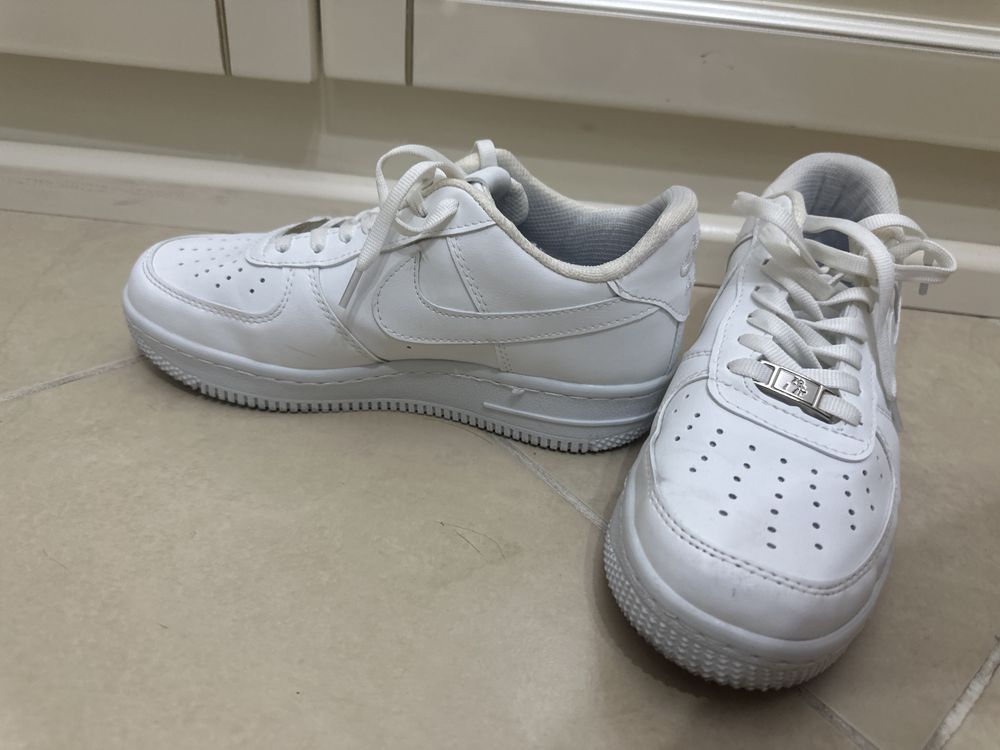 Белые кроссовки nike
