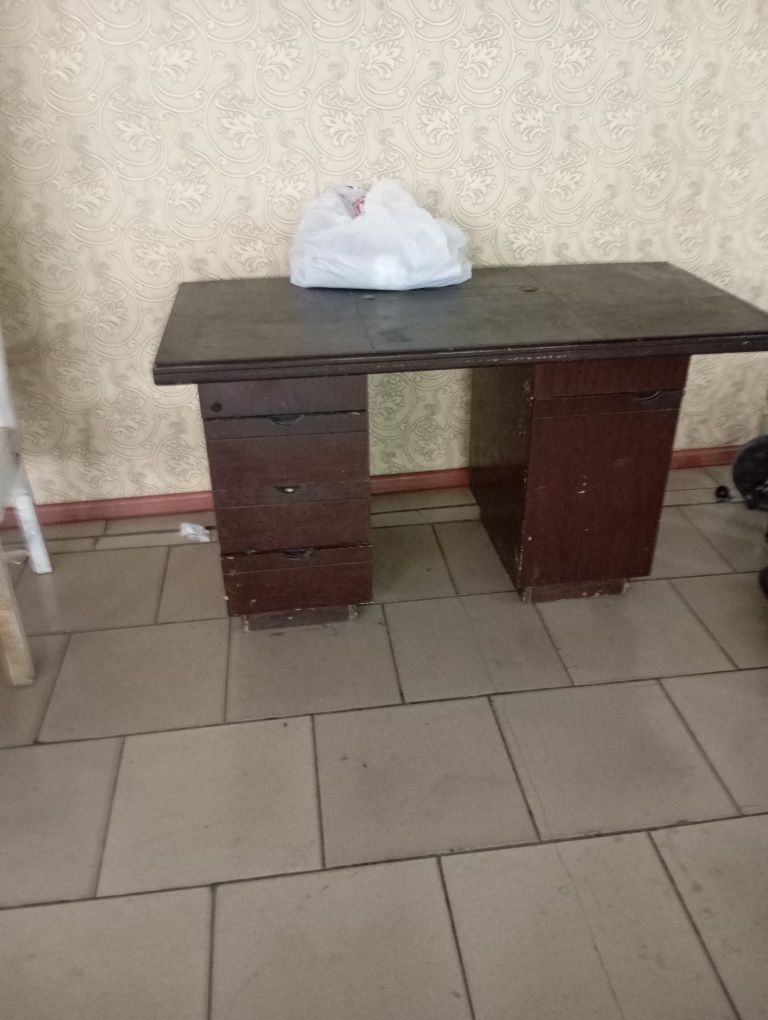 Продам стол размер 150/90 цена 19000тг