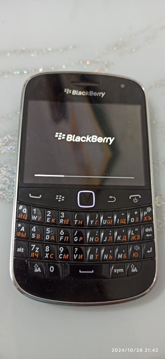 Телефон BlachBerry 9900