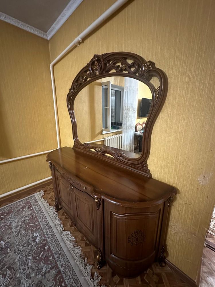 Продам горку с комодом и стол