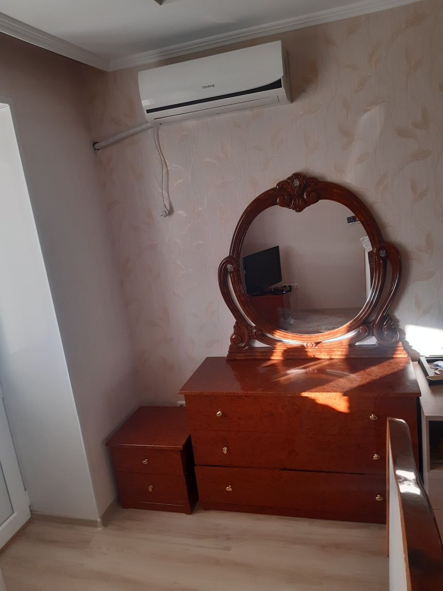 Продам спальный гарнитур