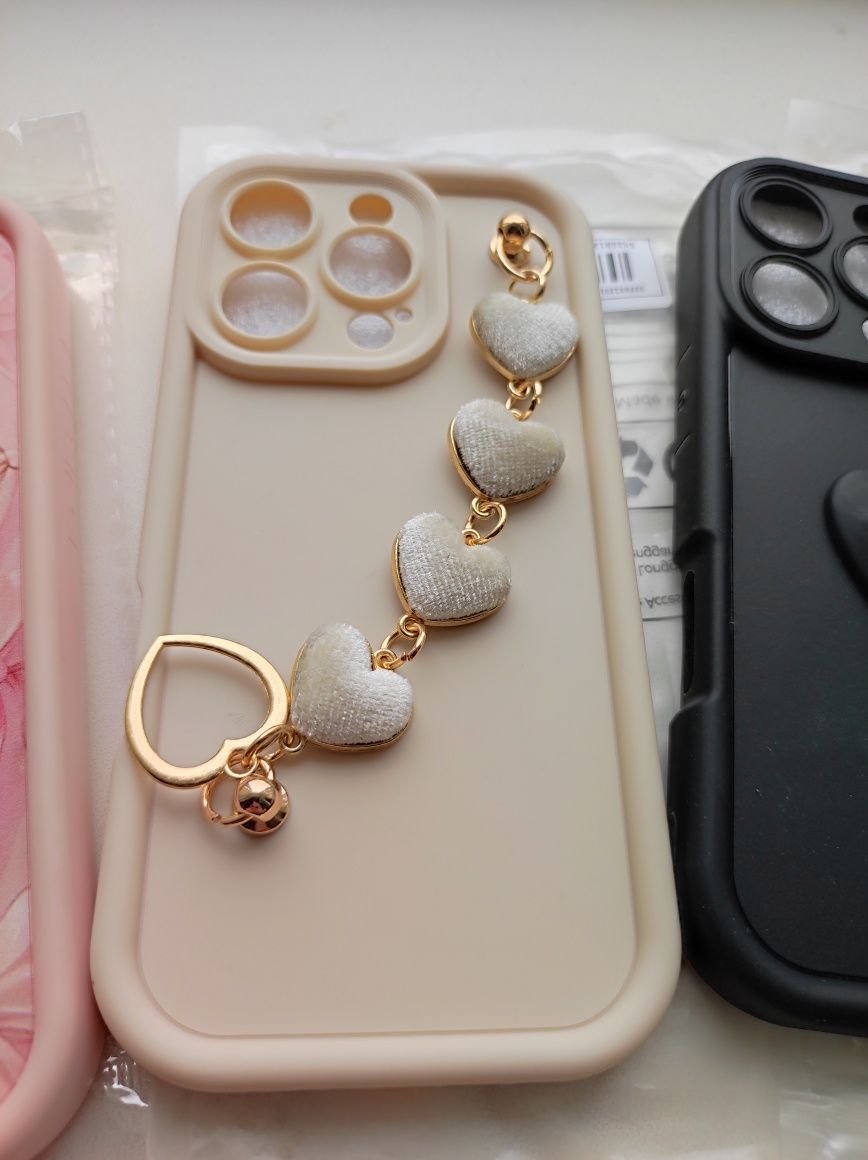 Чехлы на iPhone 16 pro