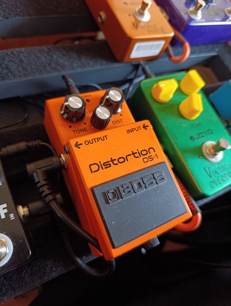 Педаль BOSS DS-1