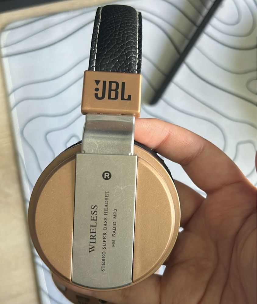 Продам нашуники jbl