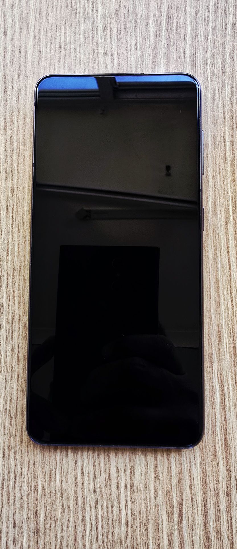 Samsung Galaxy S21 128 GB — хорошее состояние + 4 чехла в подарок