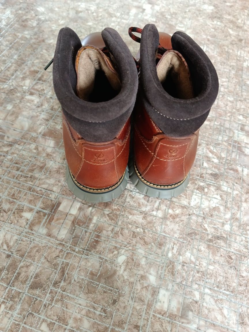Продам мужскую  ботинку