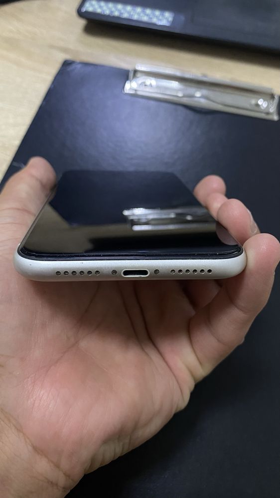 Iphone  11 б/у ………….