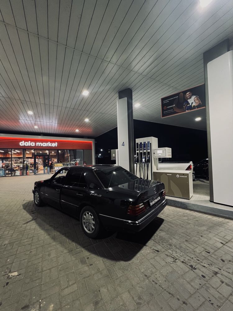 Продам машину мерс 124 в хорошем состояний