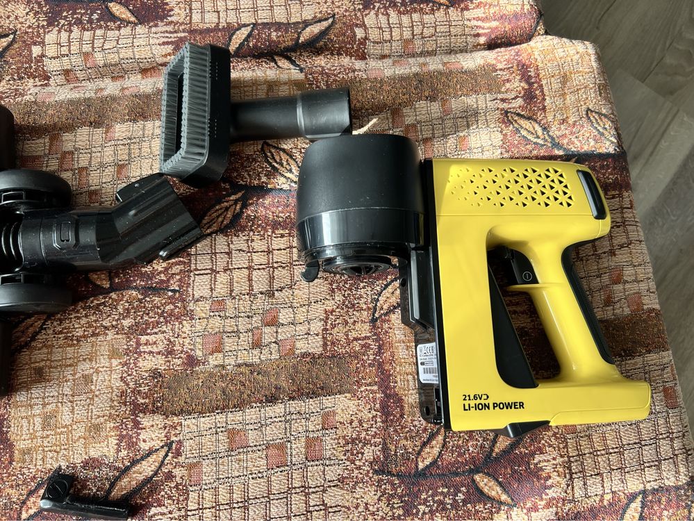 продам беспроводной вертикальный пылесос KARCHER