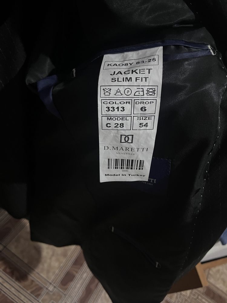 продается костюм тройка в хорошем состоянии