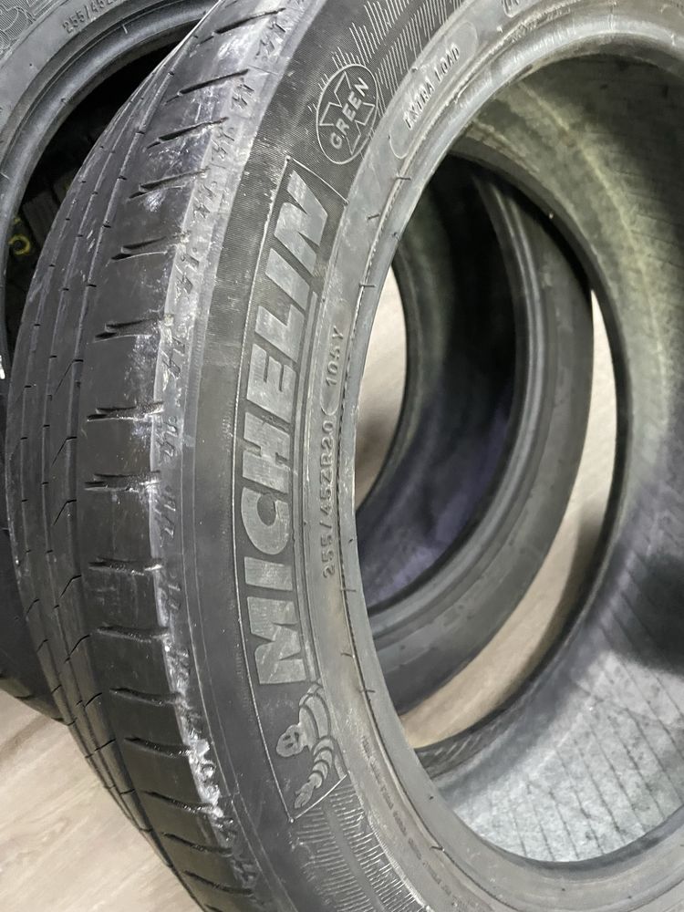Продам шины 255/45 R20