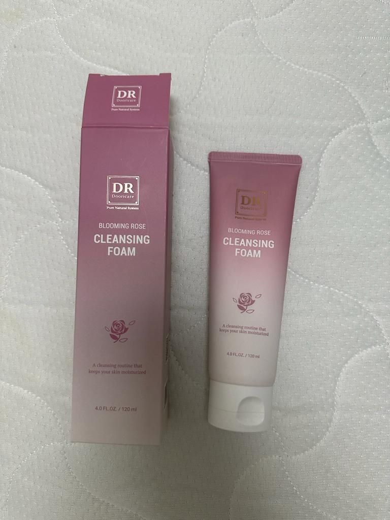Пенка для умывания Blooming Rose Cleansing Foam