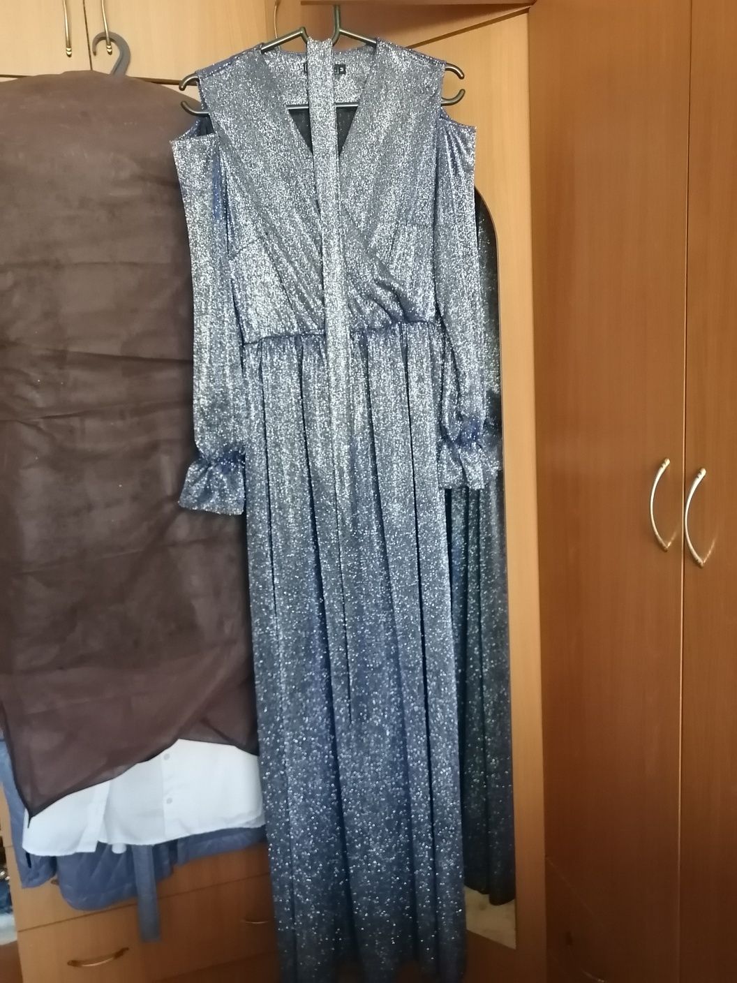 Продам вечерние платья