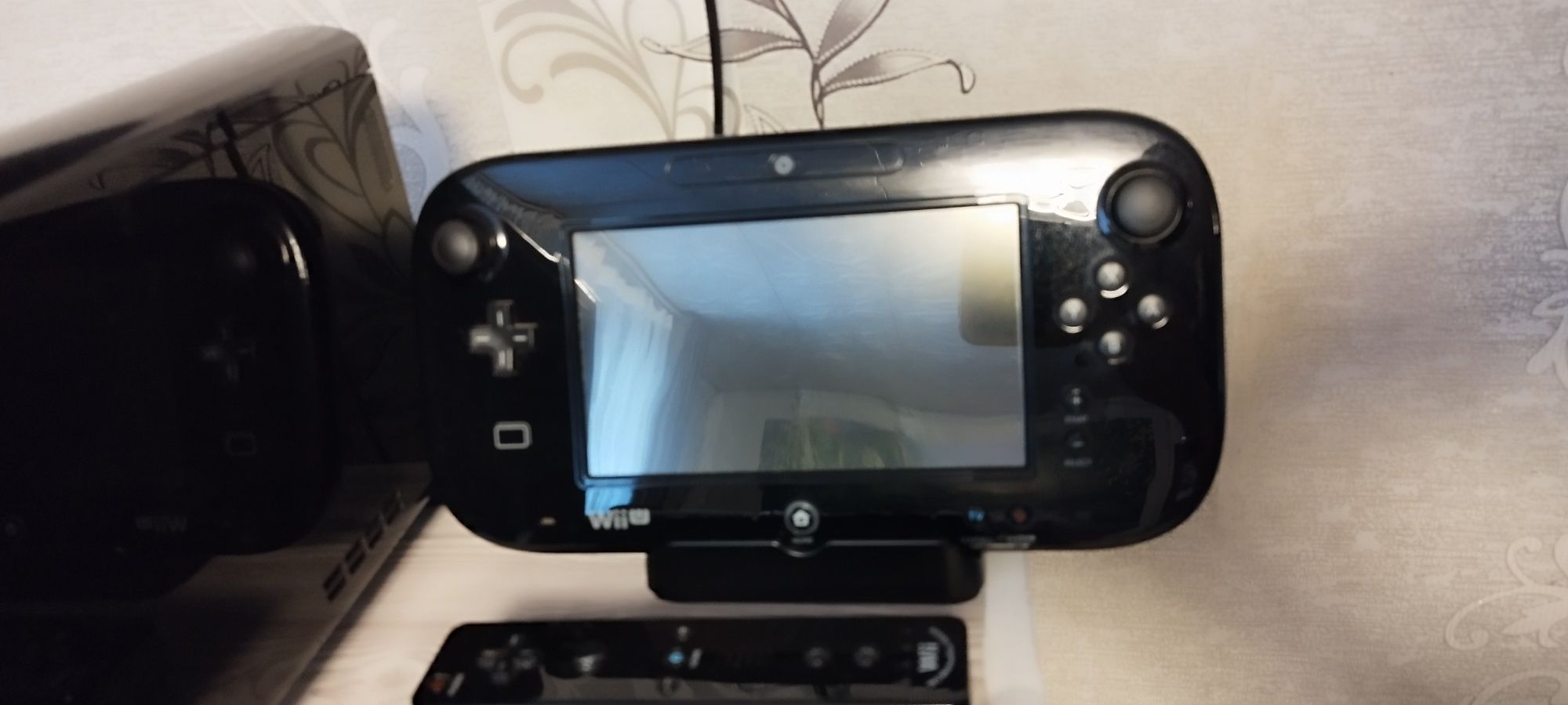Продам игровую приставку WII U