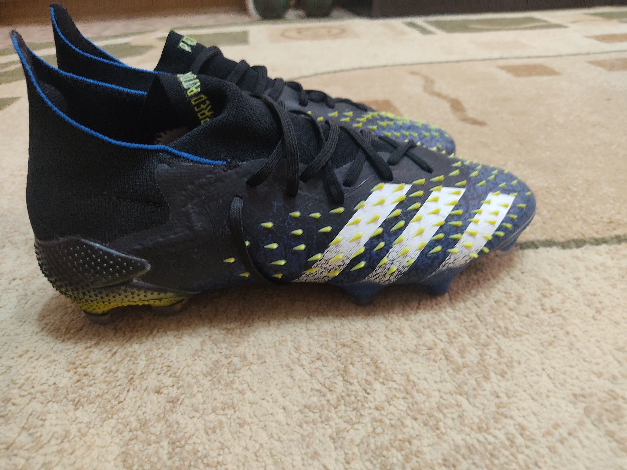 Продам бутцы Predator X и в подарок сороконожки Air zoom