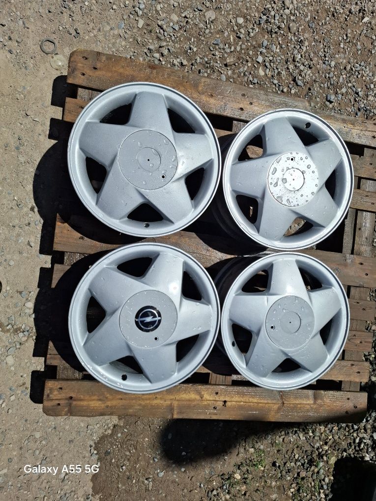 Срочно продам сдх диски с крышками.  Без дефекта. Крышки есть .