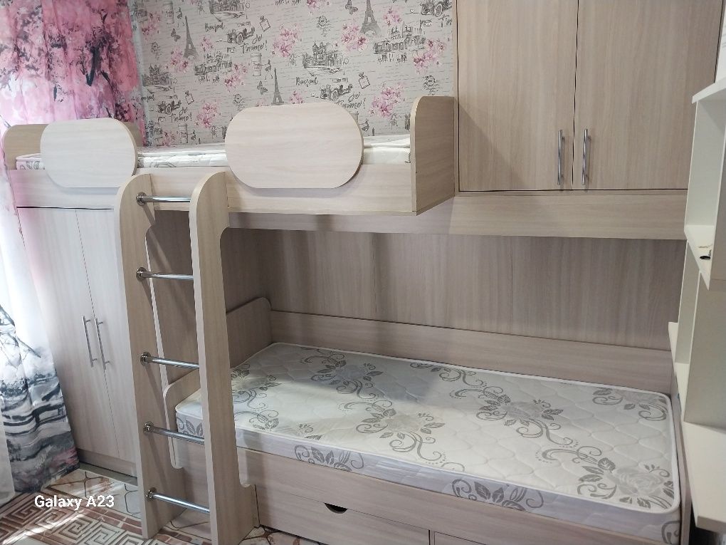 Двухъярусная кровать