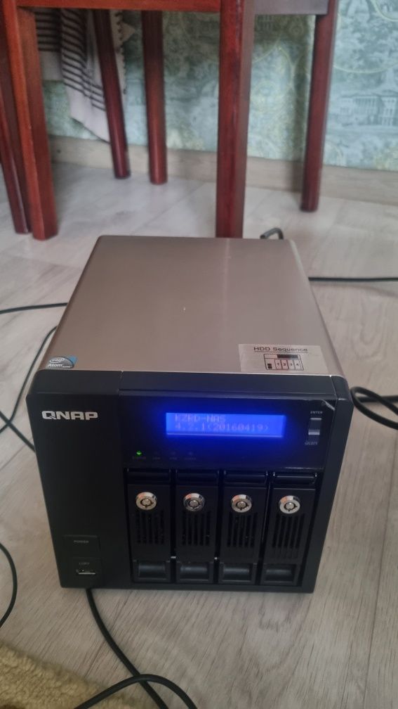 Продам сетевой Raid накопитель QNAP