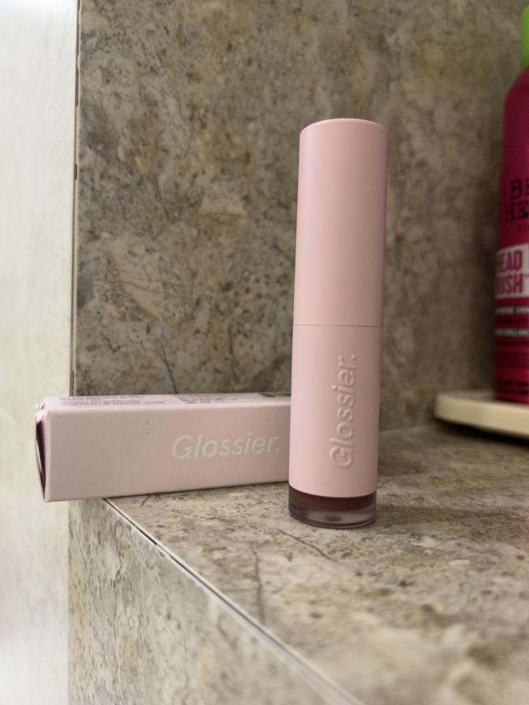 Продам или обменяю парфюм-роллер, жидкую помаду Glossier You