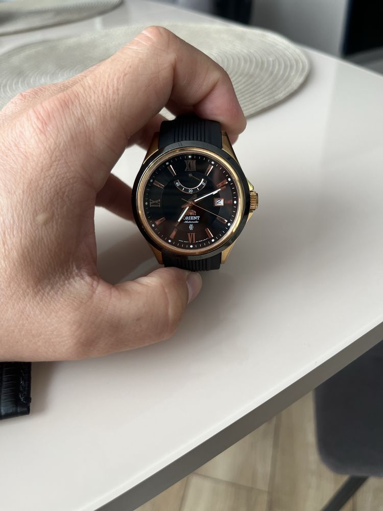 Прдам часы Orient automatic спфировое стекло, с автоподзаводом!