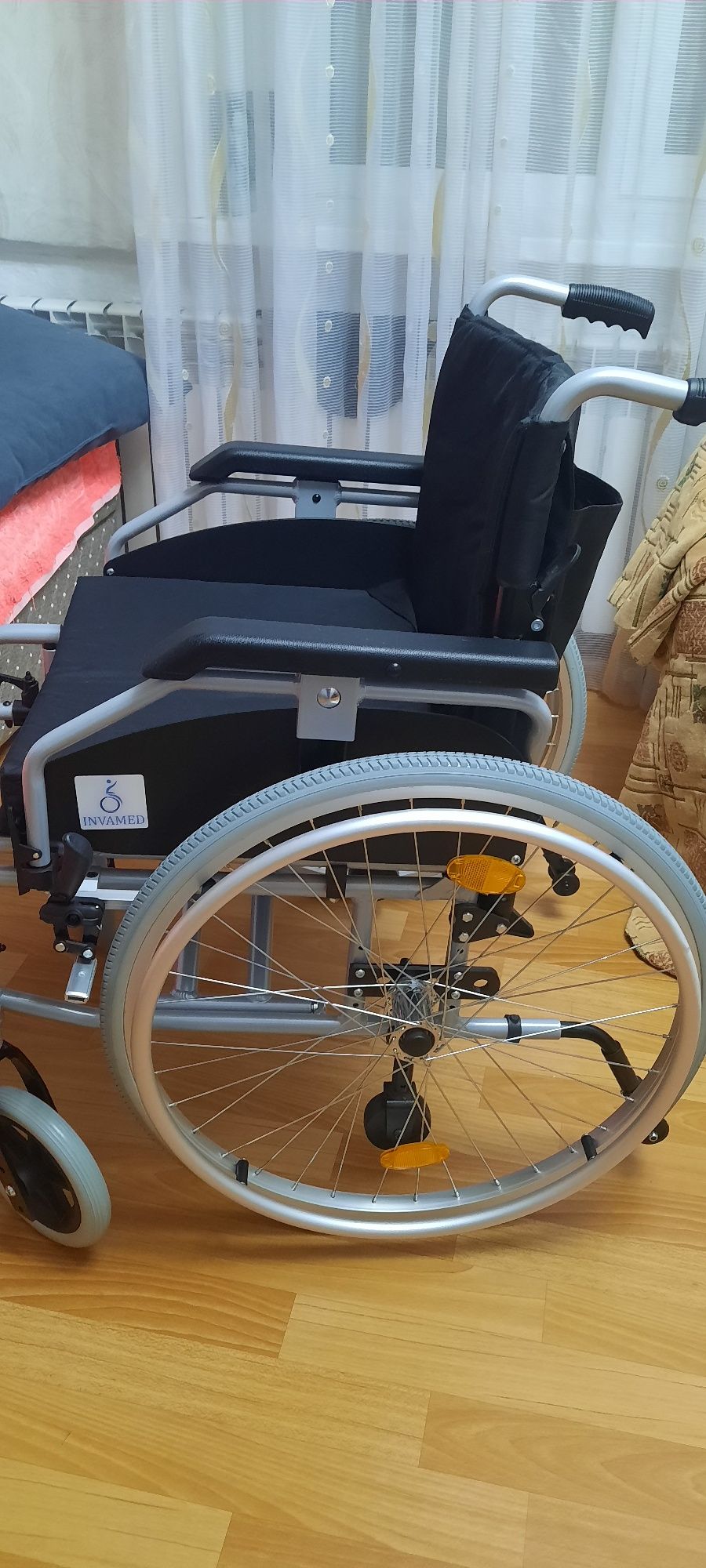 Продам инвалидную коляску