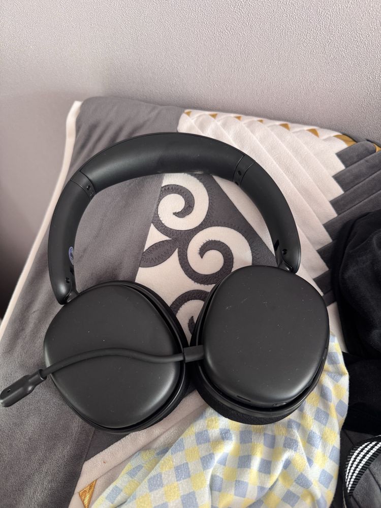 Продам игровые наушники HyperX Cloud 3, так же AULA g7 pro