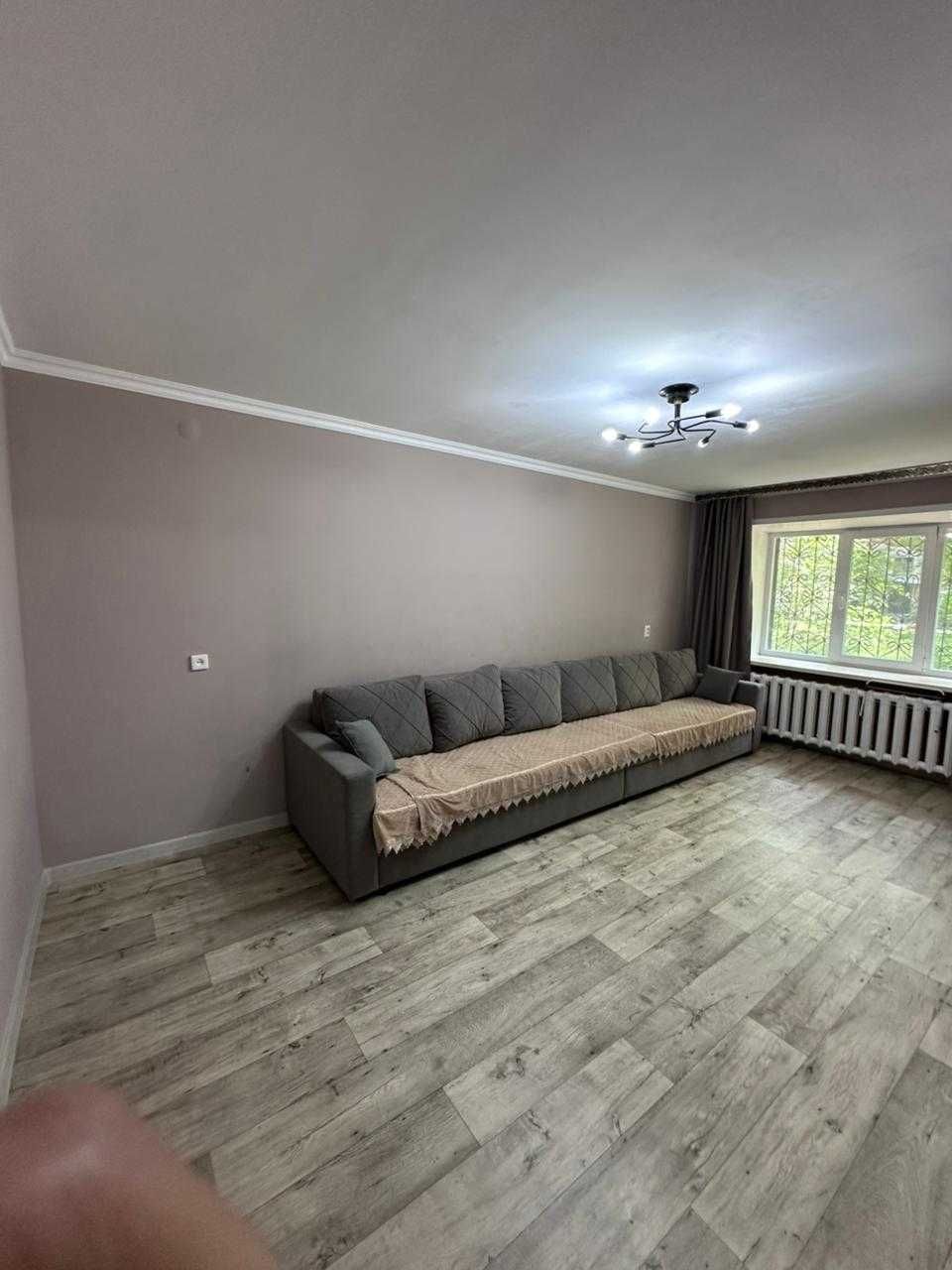 Продаётся 2-х комнатная квартира по адресу:  
Крылова, 45 ТОРГ