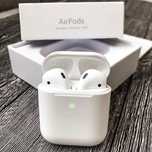 Продам airpods 2 с полной комплектацией+чехол на кейс
