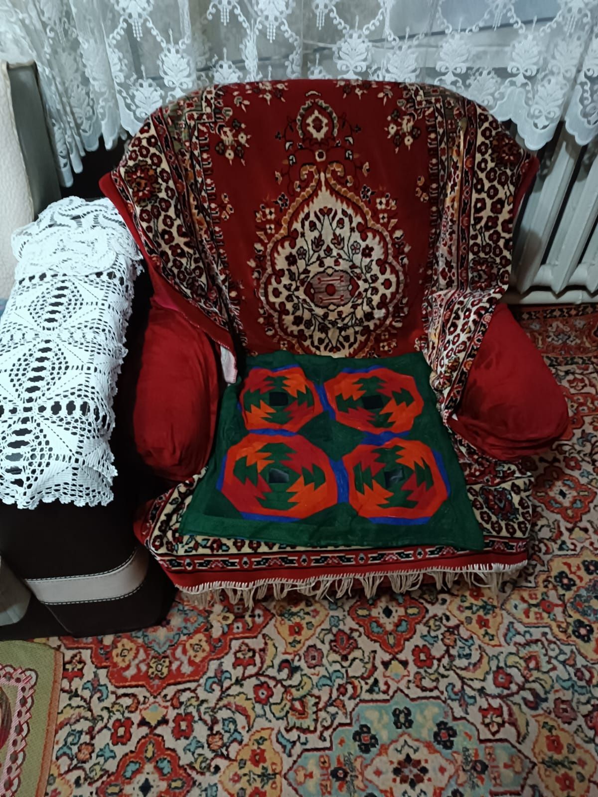 Продам кресла, стулья крепкие  2 штуки.