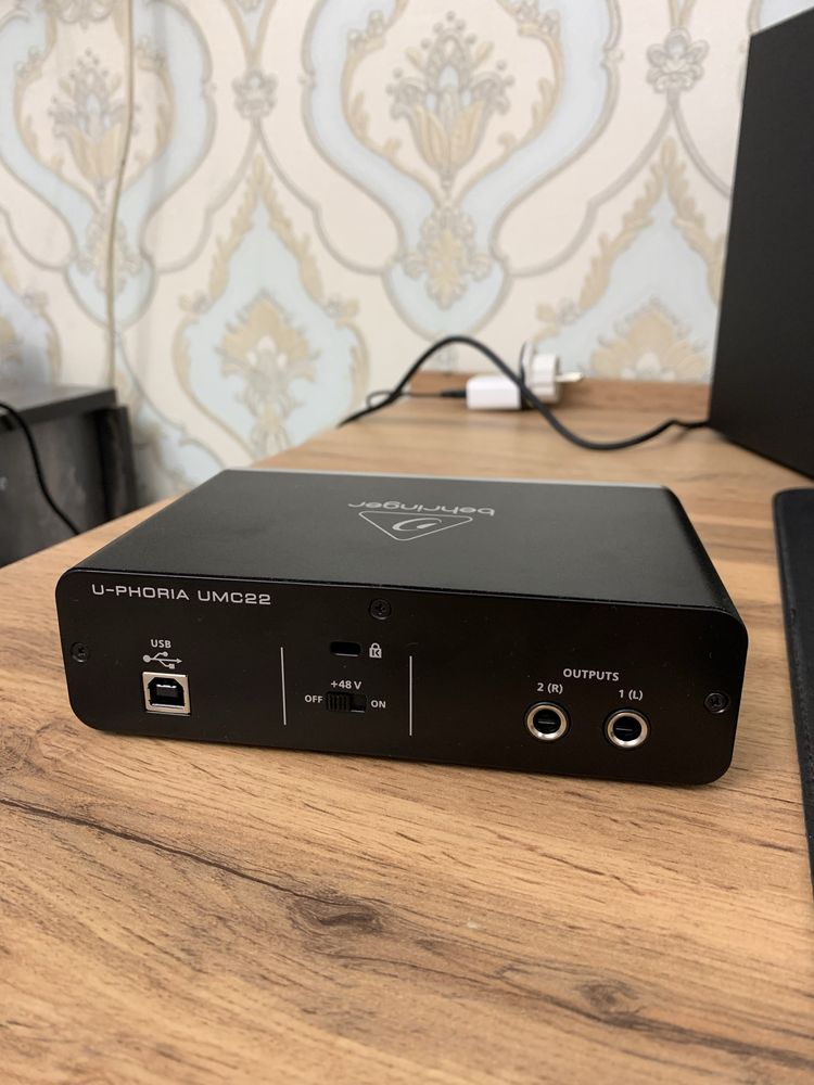 Behringer umc22 внешняя звуковая карта