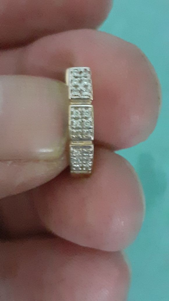 Продам золотую сережку
