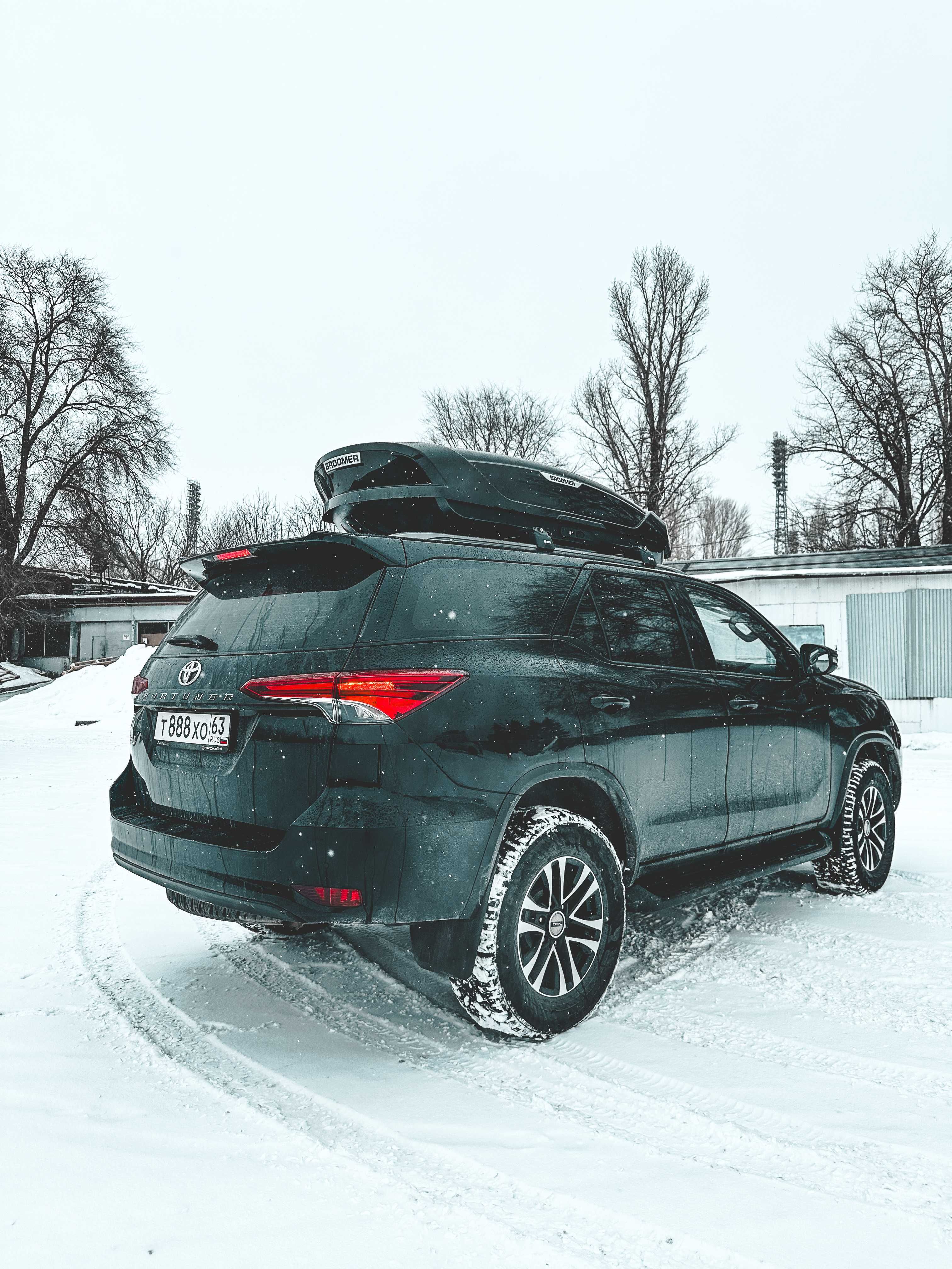 Автобокс Broomer Venture XL (500 л.) двусторонний все цвета