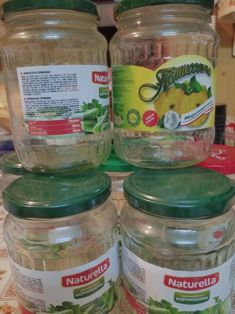 Продаю банки 0,72 с крышками.