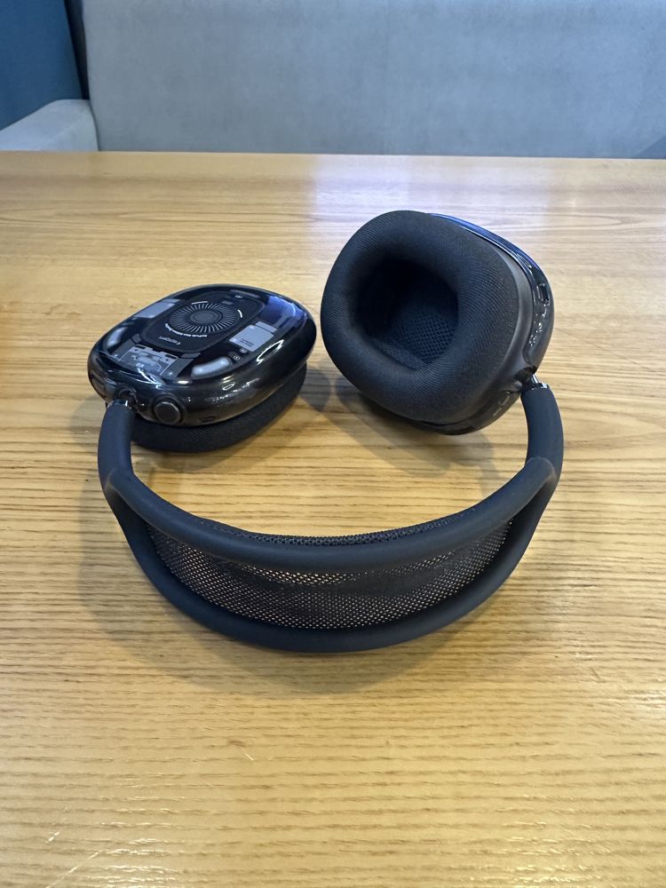 Airpods Max в защите, с коробкой