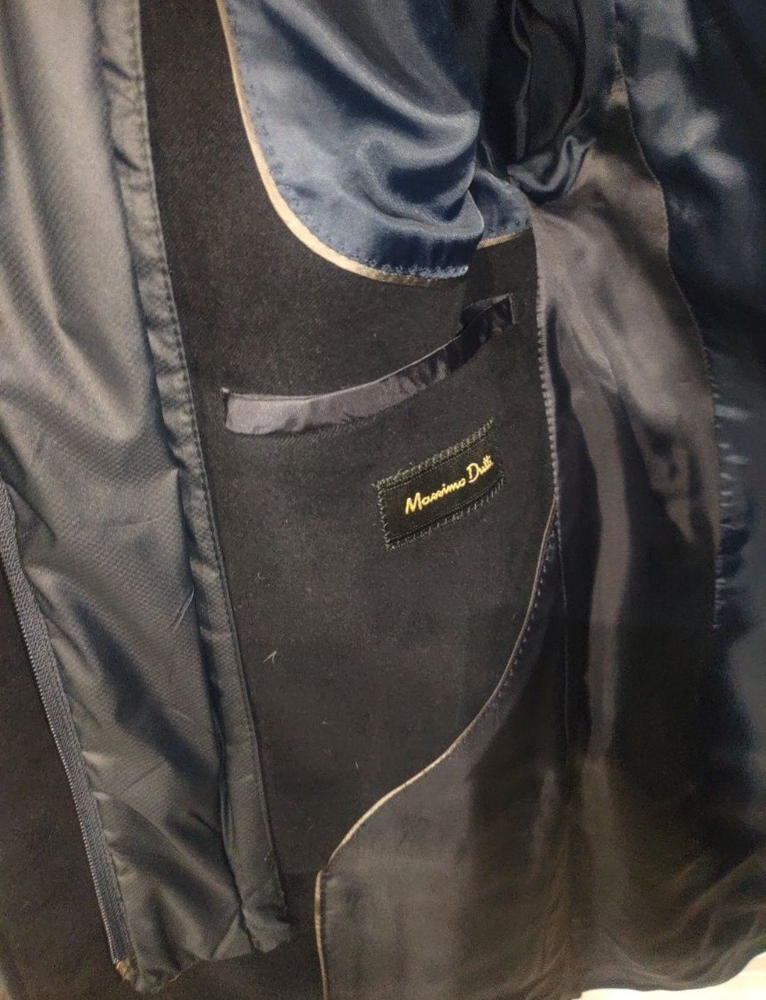 Пальто мужское Massimo Dutti из хлопка и подкладом из вискозы.