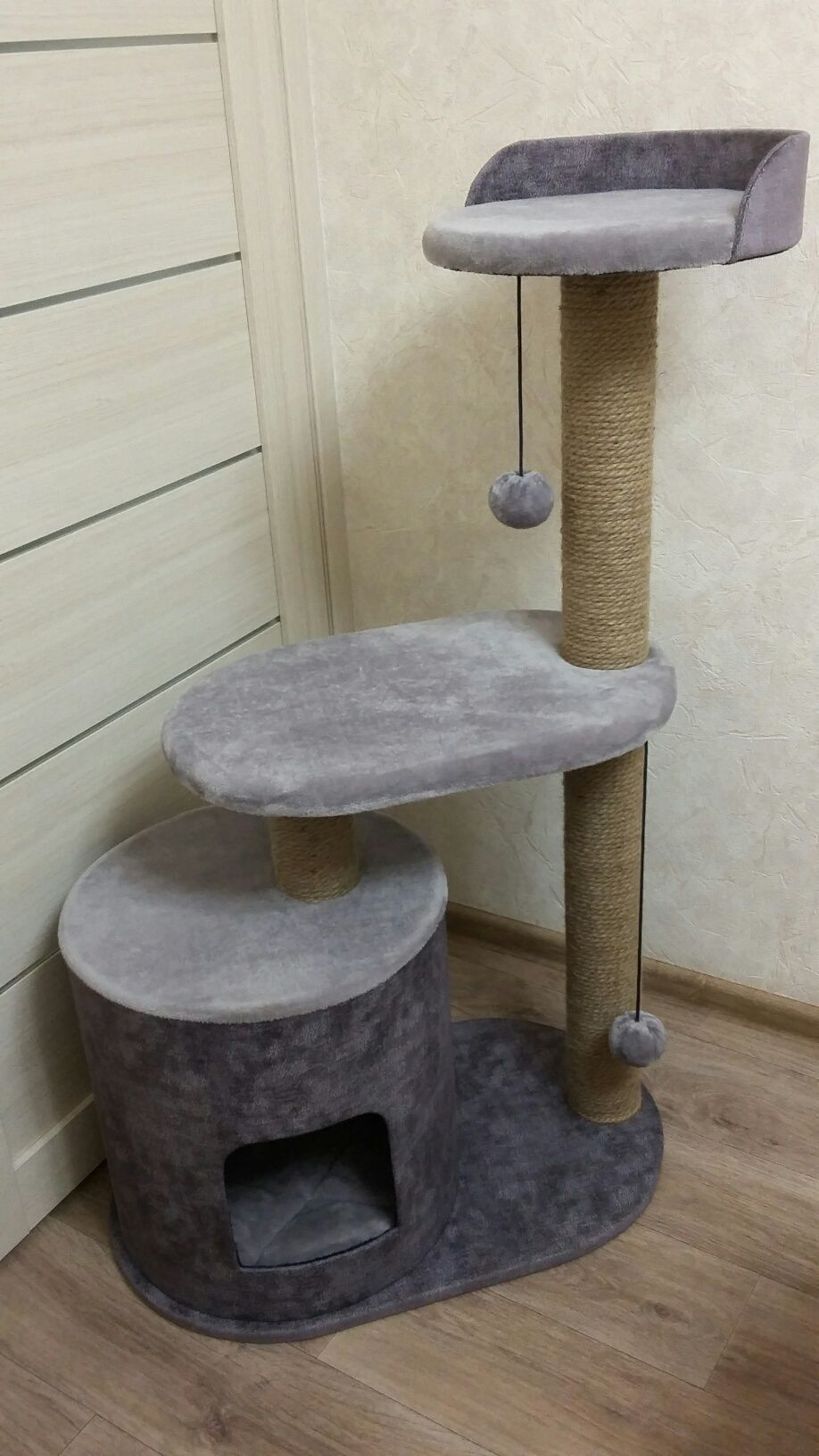 Домик для кошки с когтеточкой и лежаком