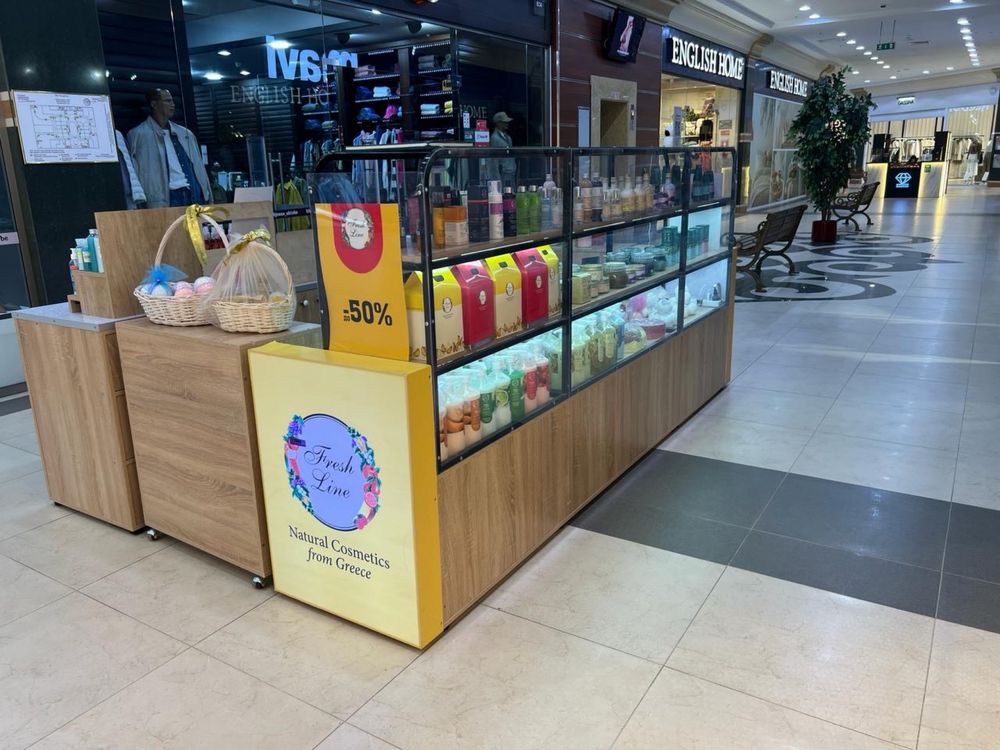 Мебель для офиса или магазина, шкафы, тумбы, полки итд