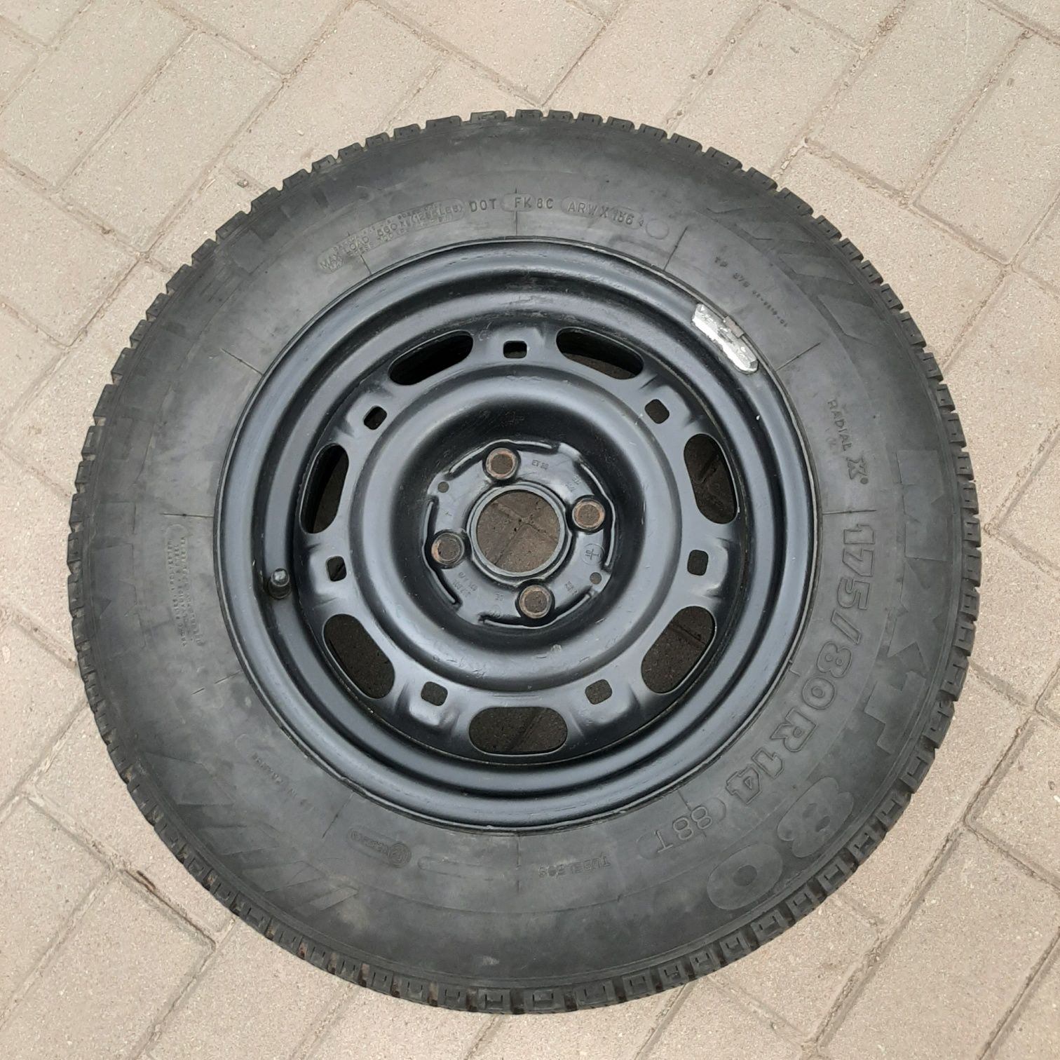 Продам одно колесо 175 80 r14
