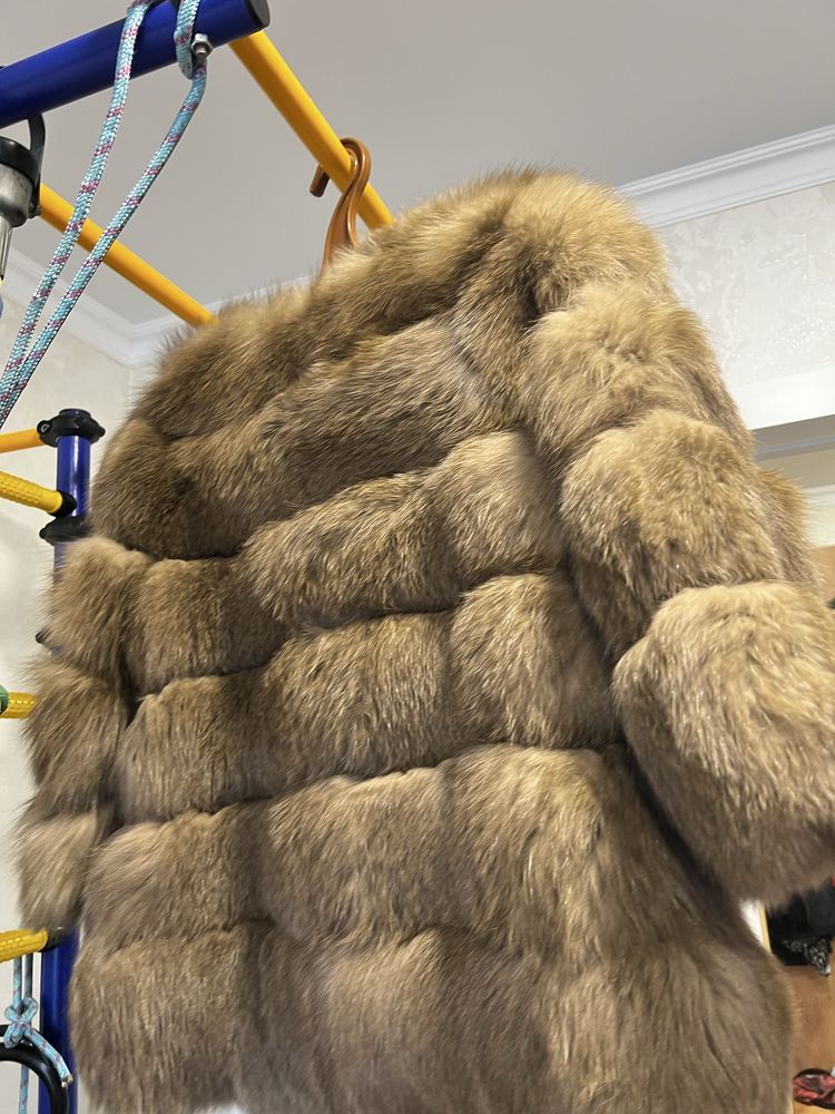 Продам шубу натуральную чернобурку
