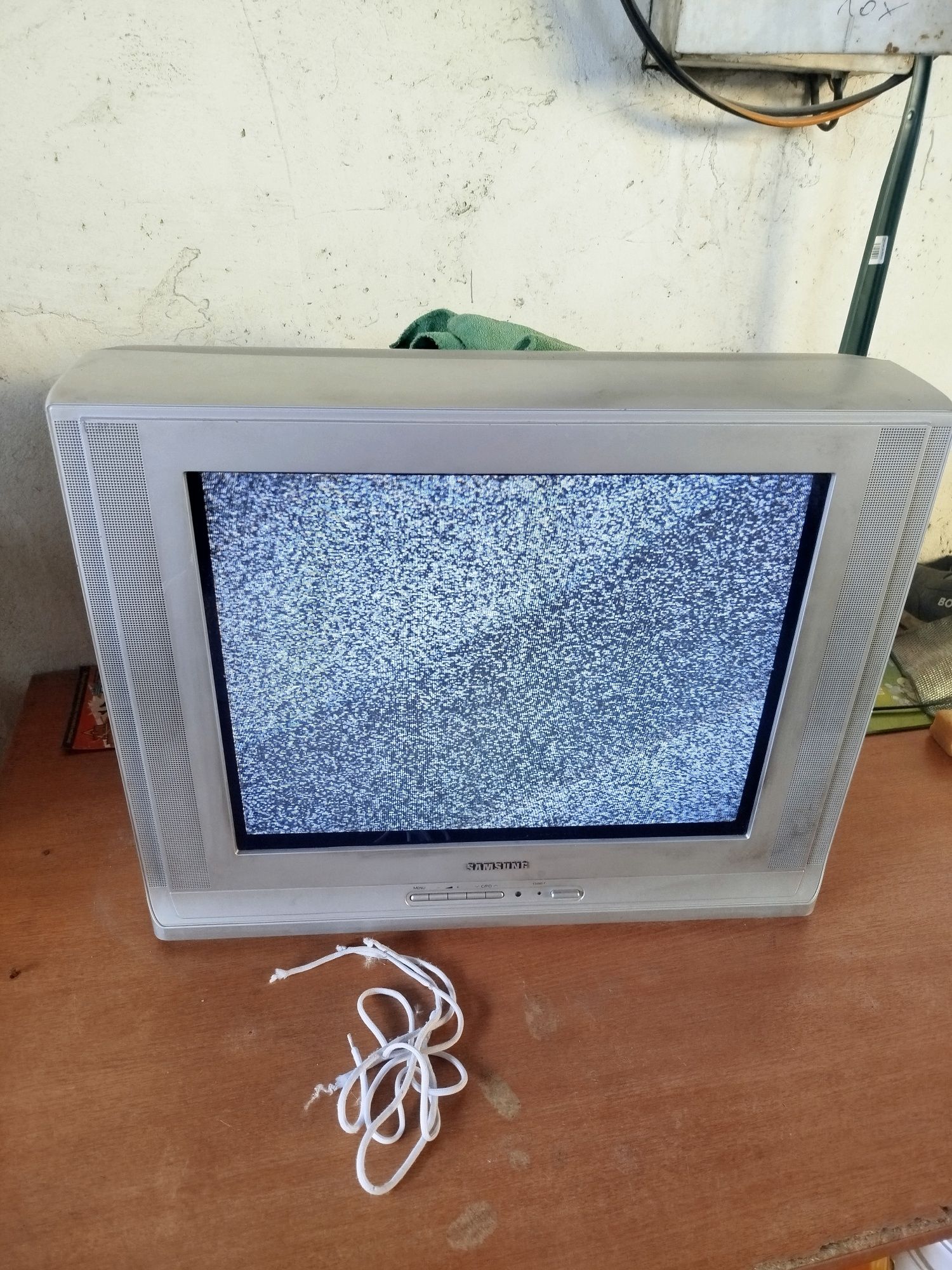 Продам телевизор 4000