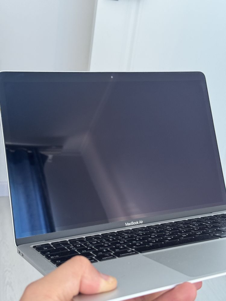Macbook air m1, 2020, 256/8 (польная комплектация)